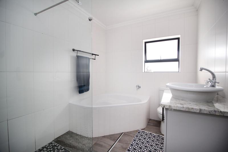 4 Bedroom Property for Sale in Monte Christo Western Cape